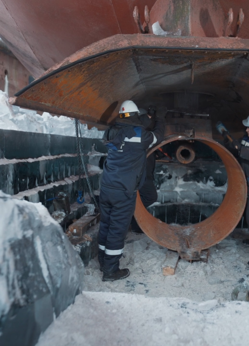 Планируете перевозку техники в Иркутскую область или Якутию? Принимаем заявки на навигацию 2026 года!